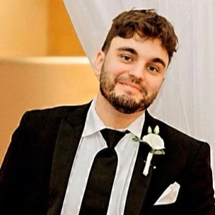Headshot of Alexander Tsiumis, Therapist